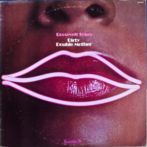 桌子下 漫画下拉式
