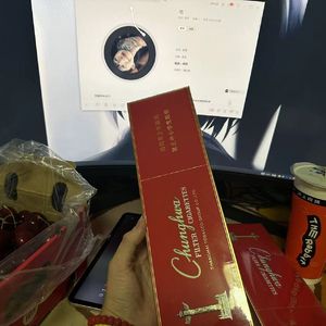 桌子下 漫画下拉式
